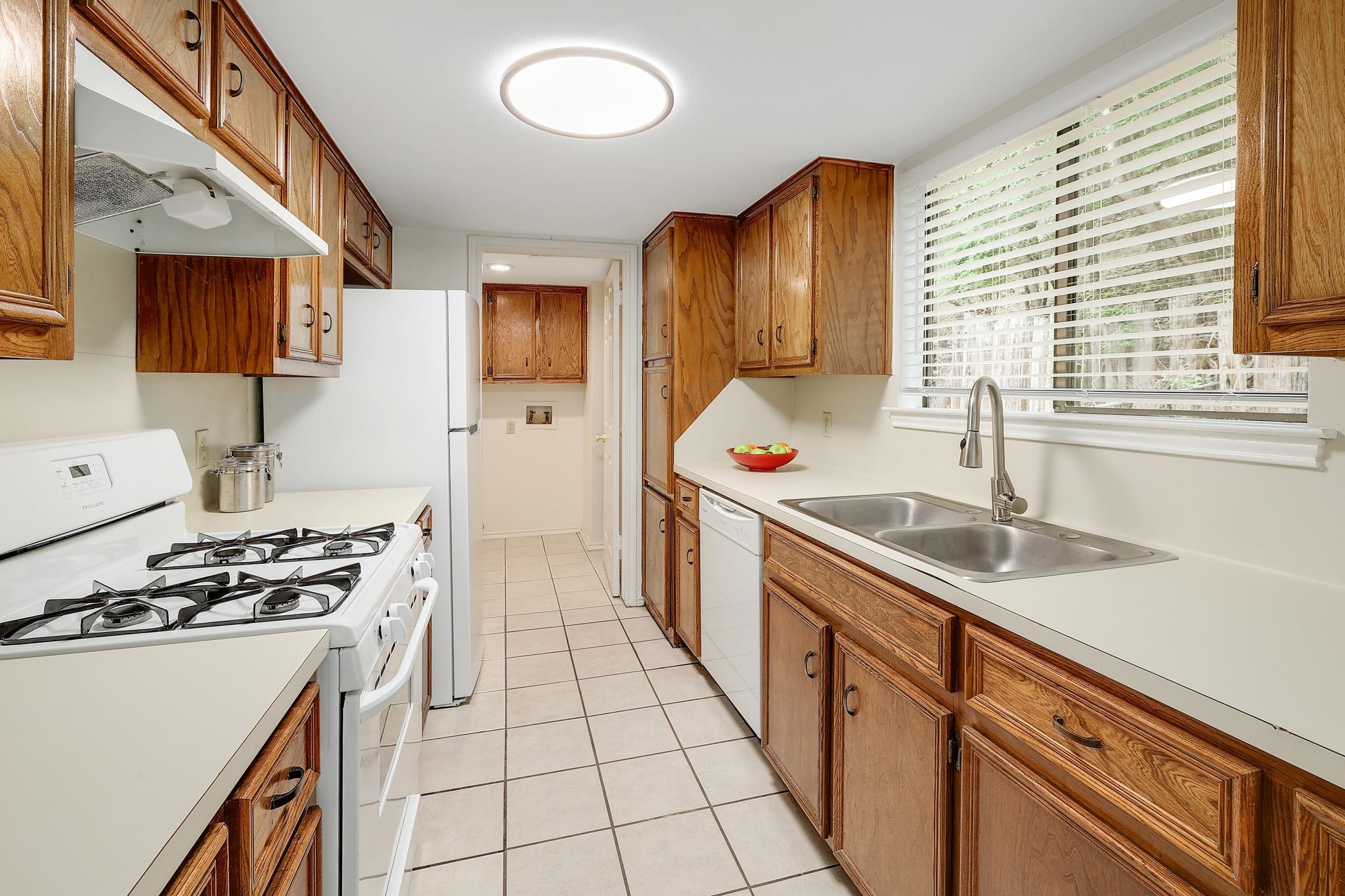 6519 Hart Ln, Austin, TX 78731