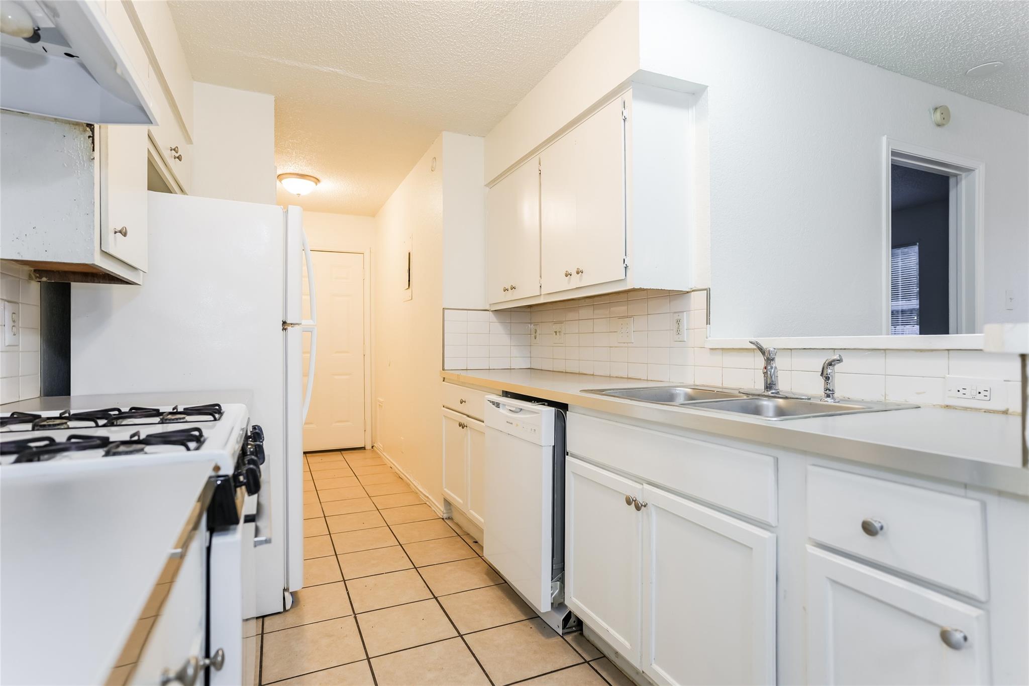 6906 Deep Cir # B, Austin, TX 78744