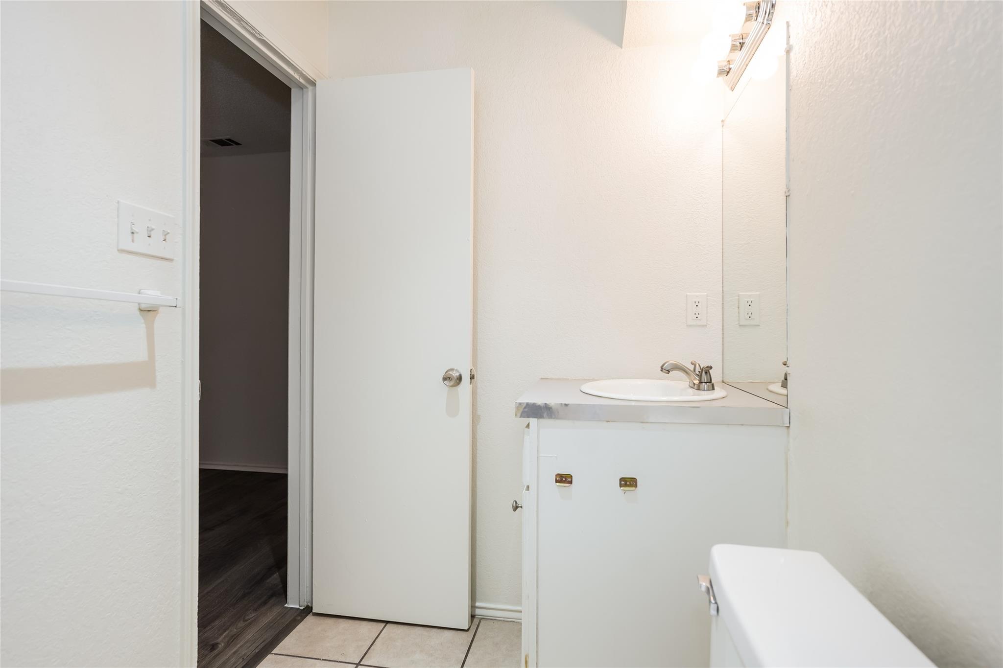 6906 Deep Cir # B, Austin, TX 78744