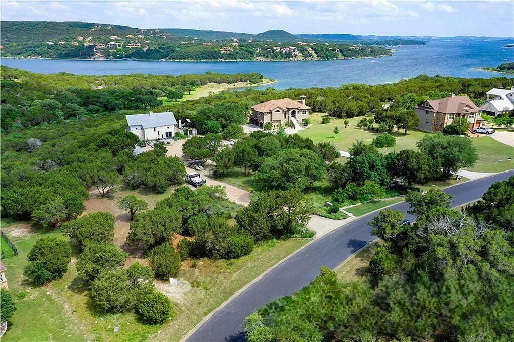 8102 Moon Rise Trl, Jonestown, TX 78645