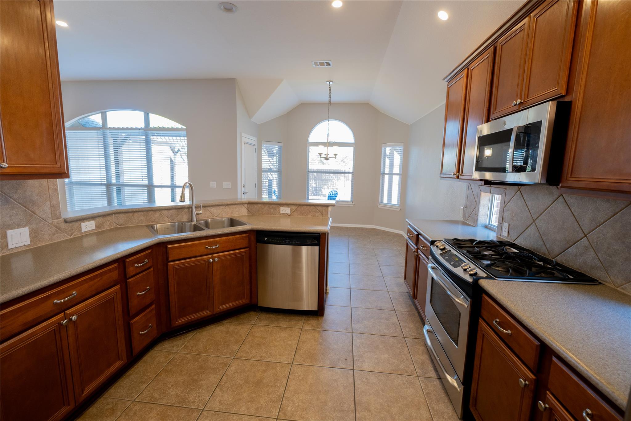 437 Sweet Gum Dr, Kyle, TX 78640