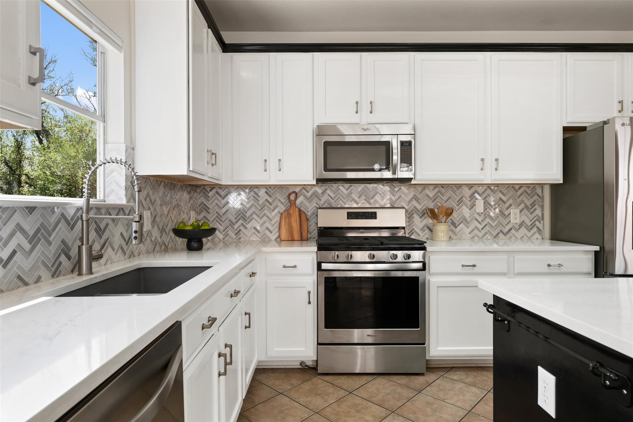 8624 Barrow Glen Loop, Austin, TX 78749