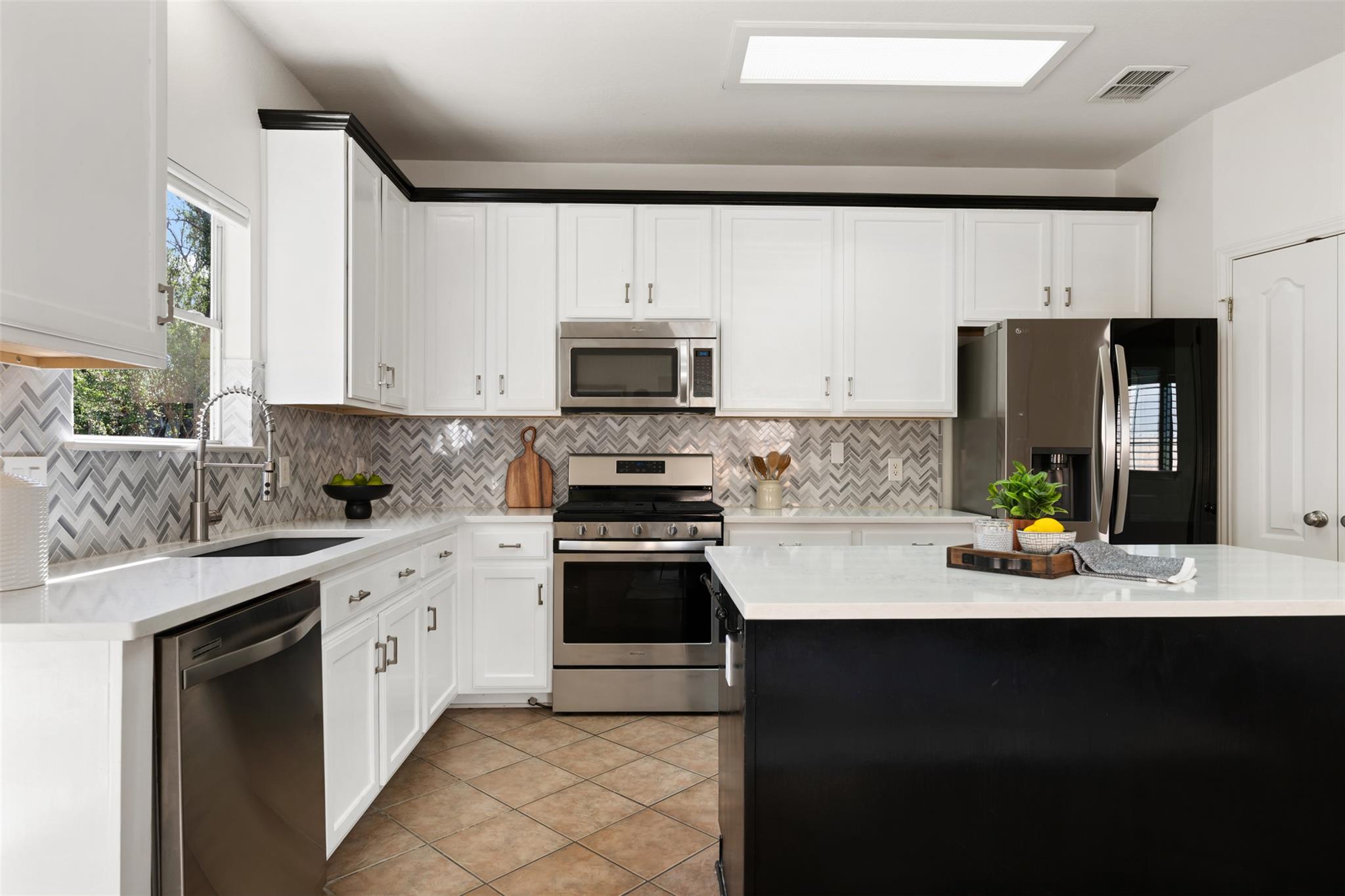 8624 Barrow Glen Loop, Austin, TX 78749