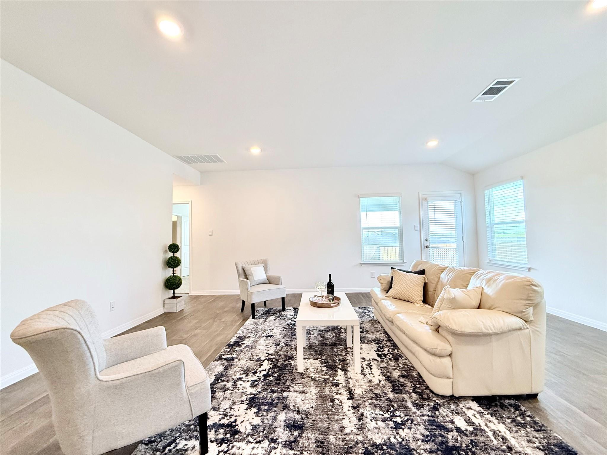 598 Gladiola Loop, Kyle, TX 78640