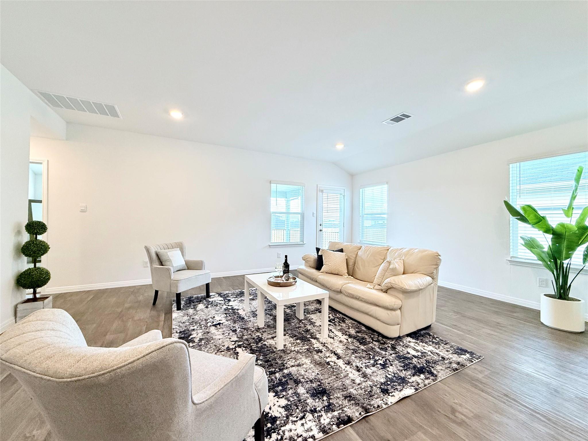 598 Gladiola Loop, Kyle, TX 78640