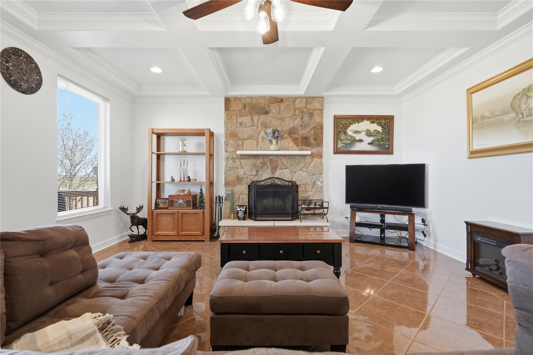 100 Mayfield Ln, Lockhart, TX 78644