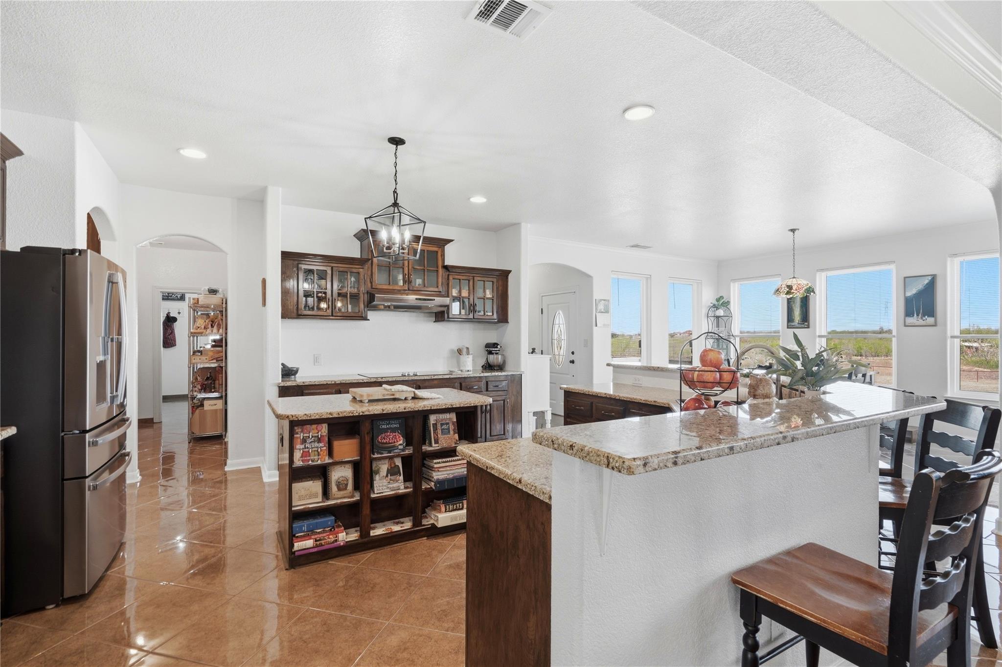 100 Mayfield Ln, Lockhart, TX 78644