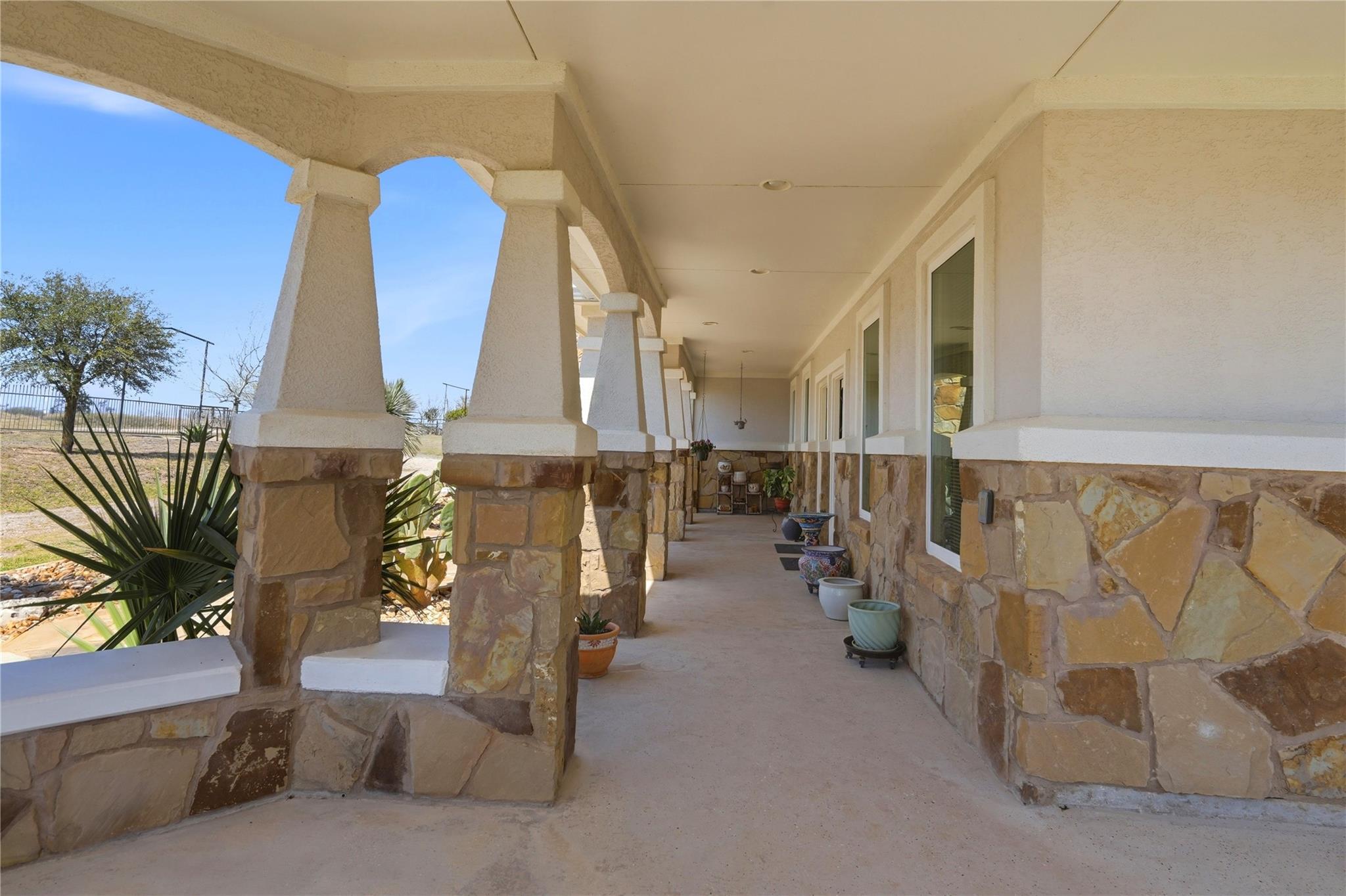 100 Mayfield Ln, Lockhart, TX 78644