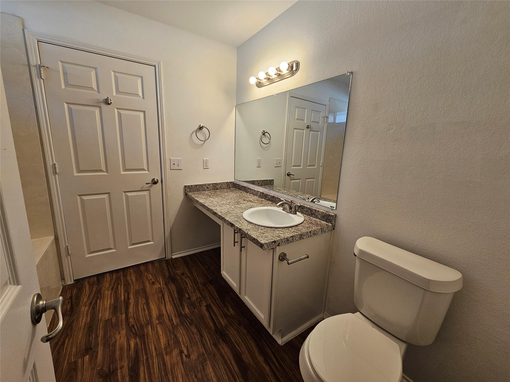 5213 English Glade Dr, Austin, TX 78724