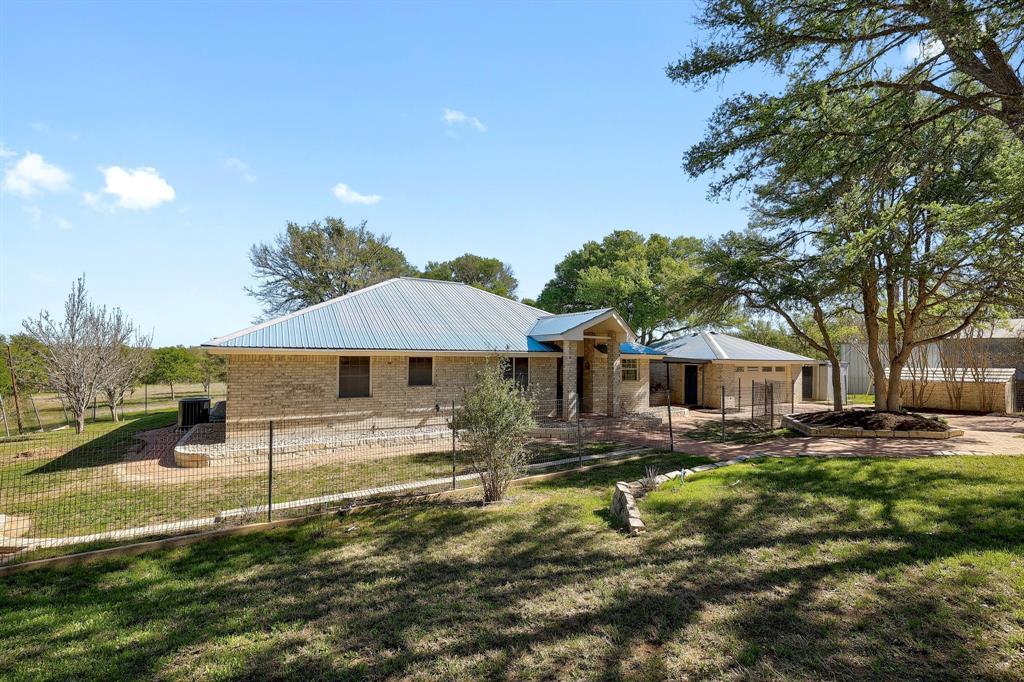 235 Mesquite Dr, Cedar Creek, TX 78612