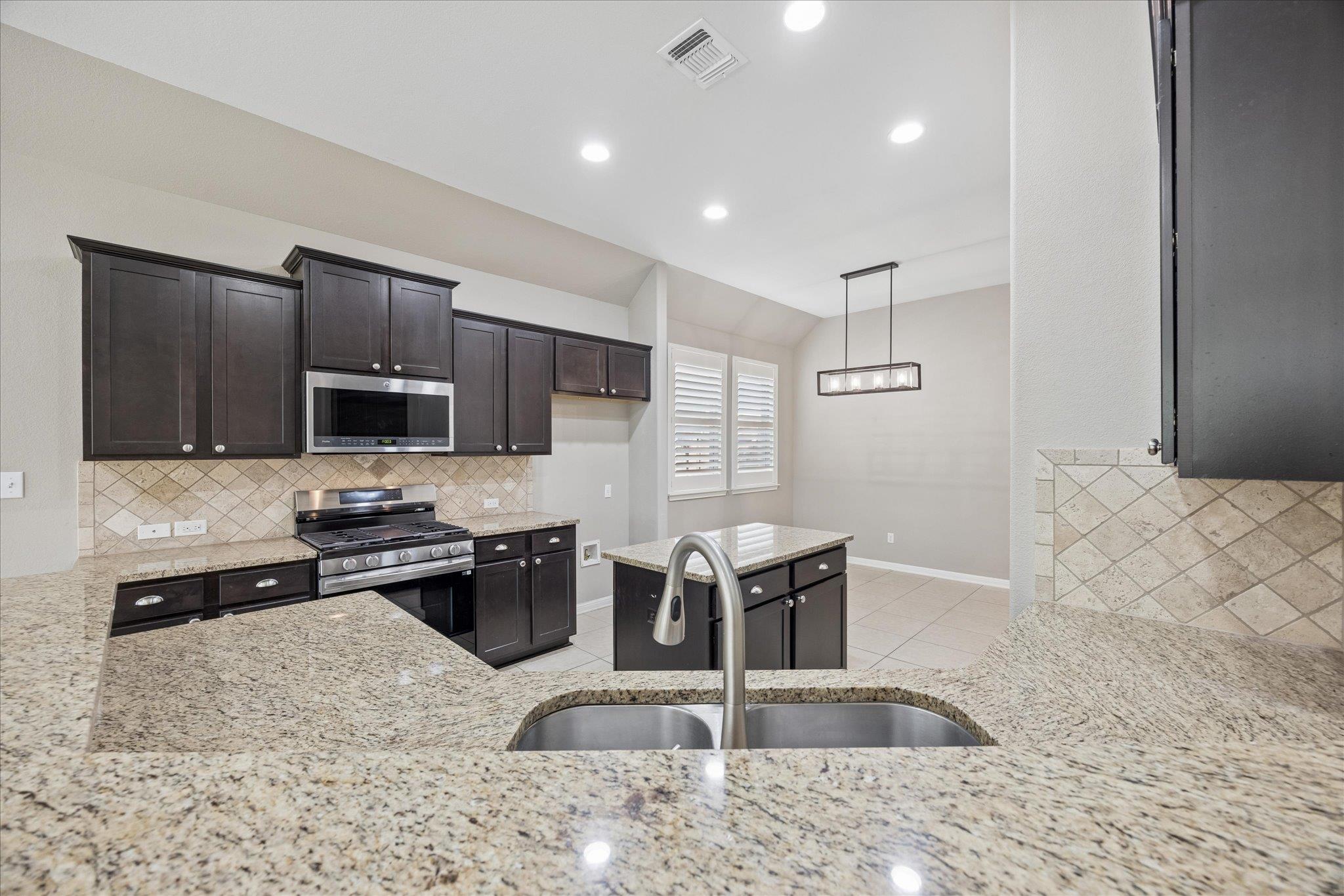 2220 Lookout Range Dr, Leander, TX 78641