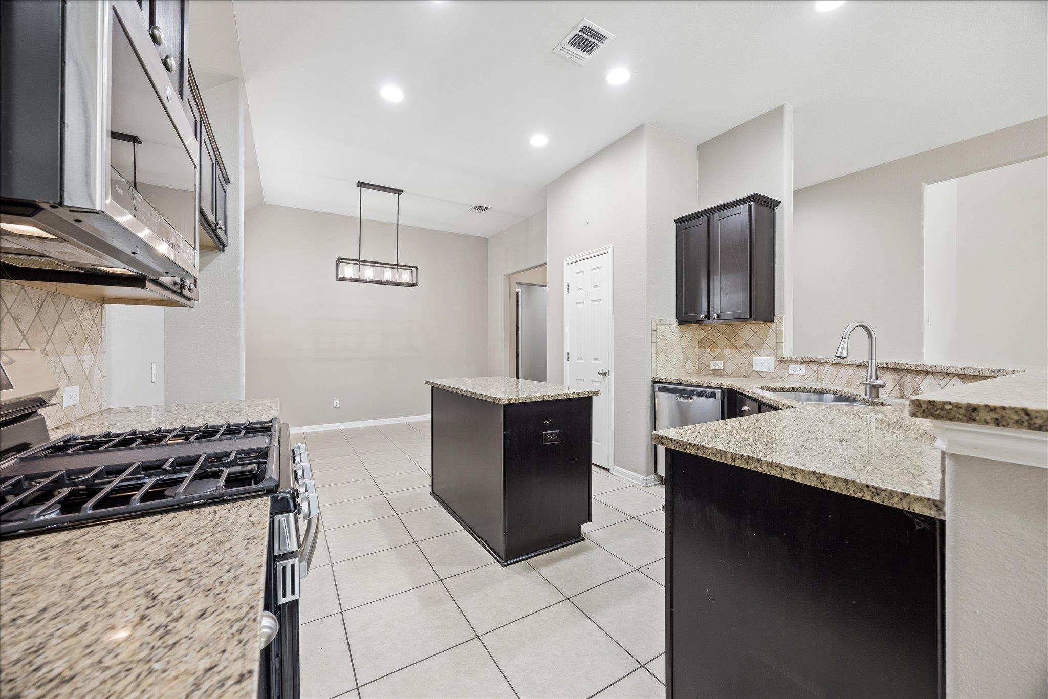 2220 Lookout Range Dr, Leander, TX 78641