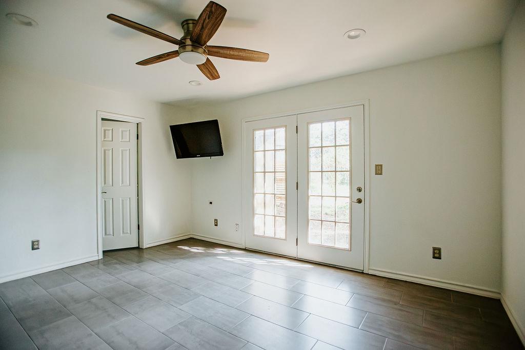 204 E Lakeshore Dr, Dripping Springs, TX 78620