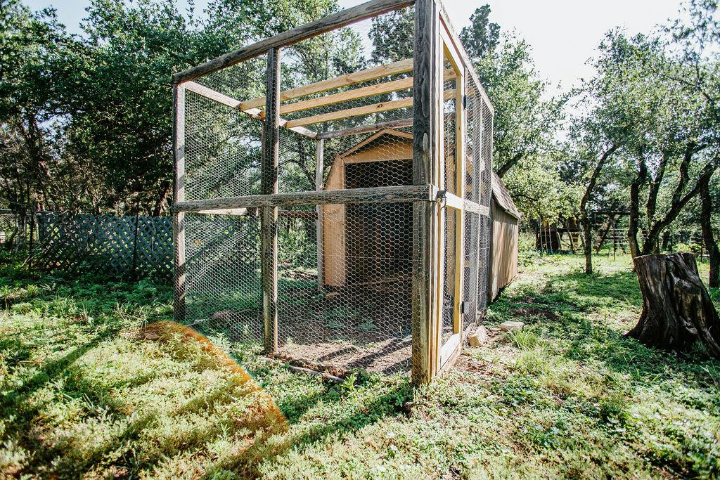 204 E Lakeshore Dr, Dripping Springs, TX 78620