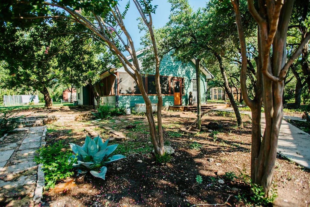 204 E Lakeshore Dr, Dripping Springs, TX 78620