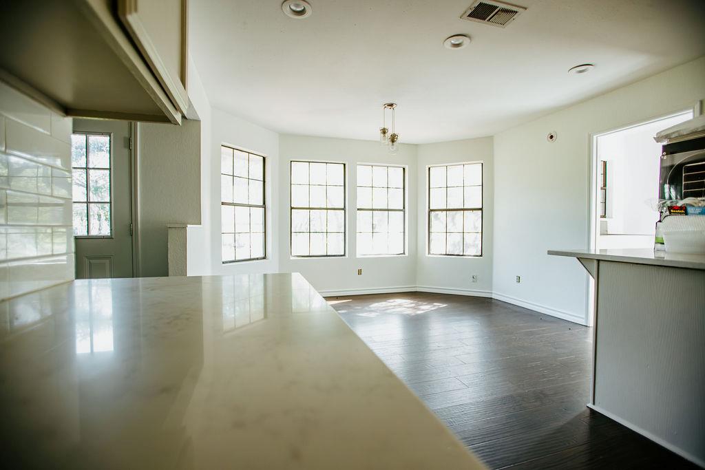 204 E Lakeshore Dr, Dripping Springs, TX 78620