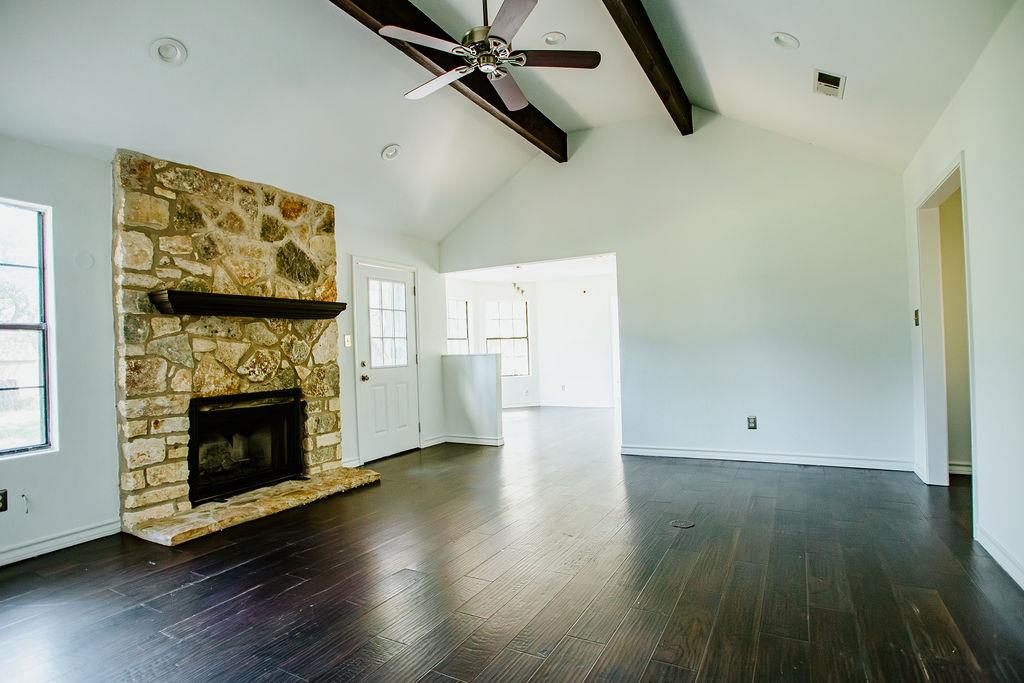 204 E Lakeshore Dr, Dripping Springs, TX 78620