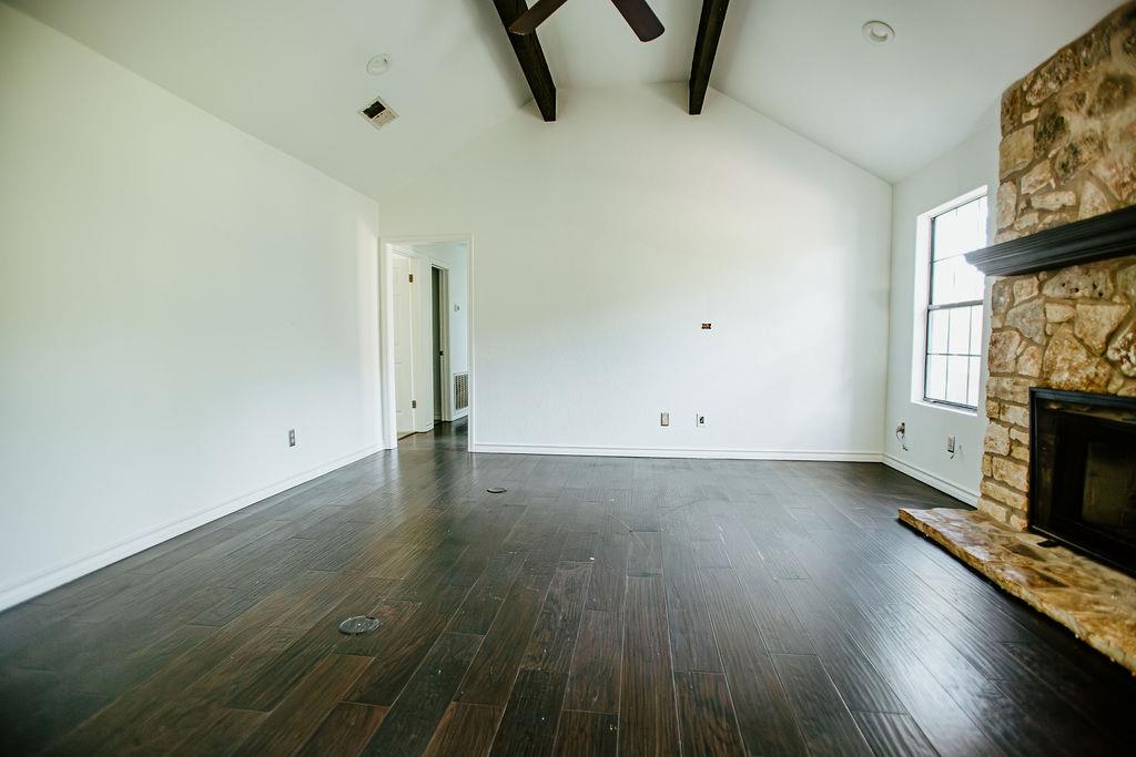 204 E Lakeshore Dr, Dripping Springs, TX 78620