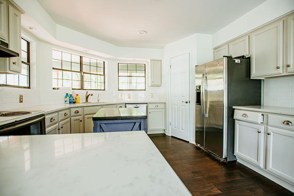 204 E Lakeshore Dr, Dripping Springs, TX 78620