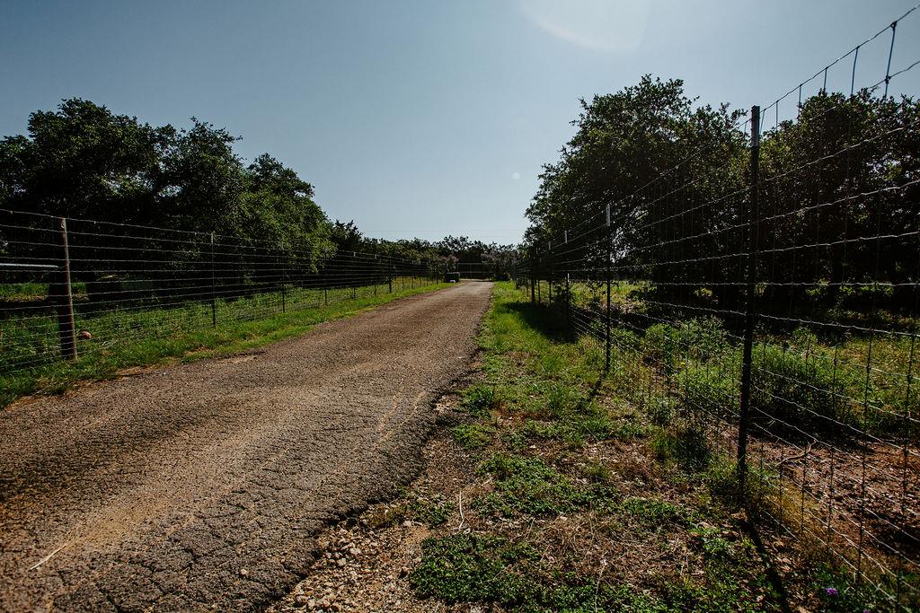 204 E Lakeshore Dr, Dripping Springs, TX 78620