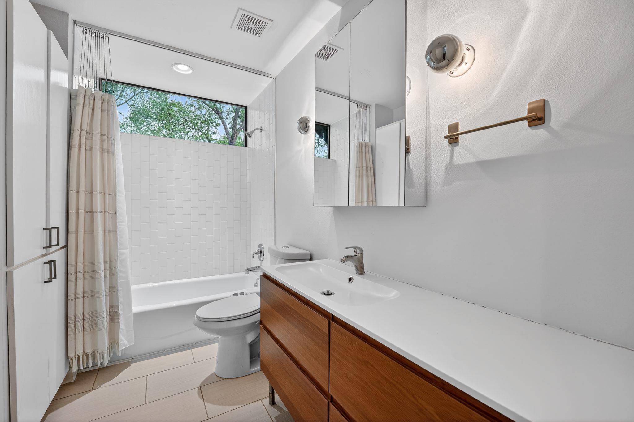 1616 Haskell St # A, Austin, TX 78702