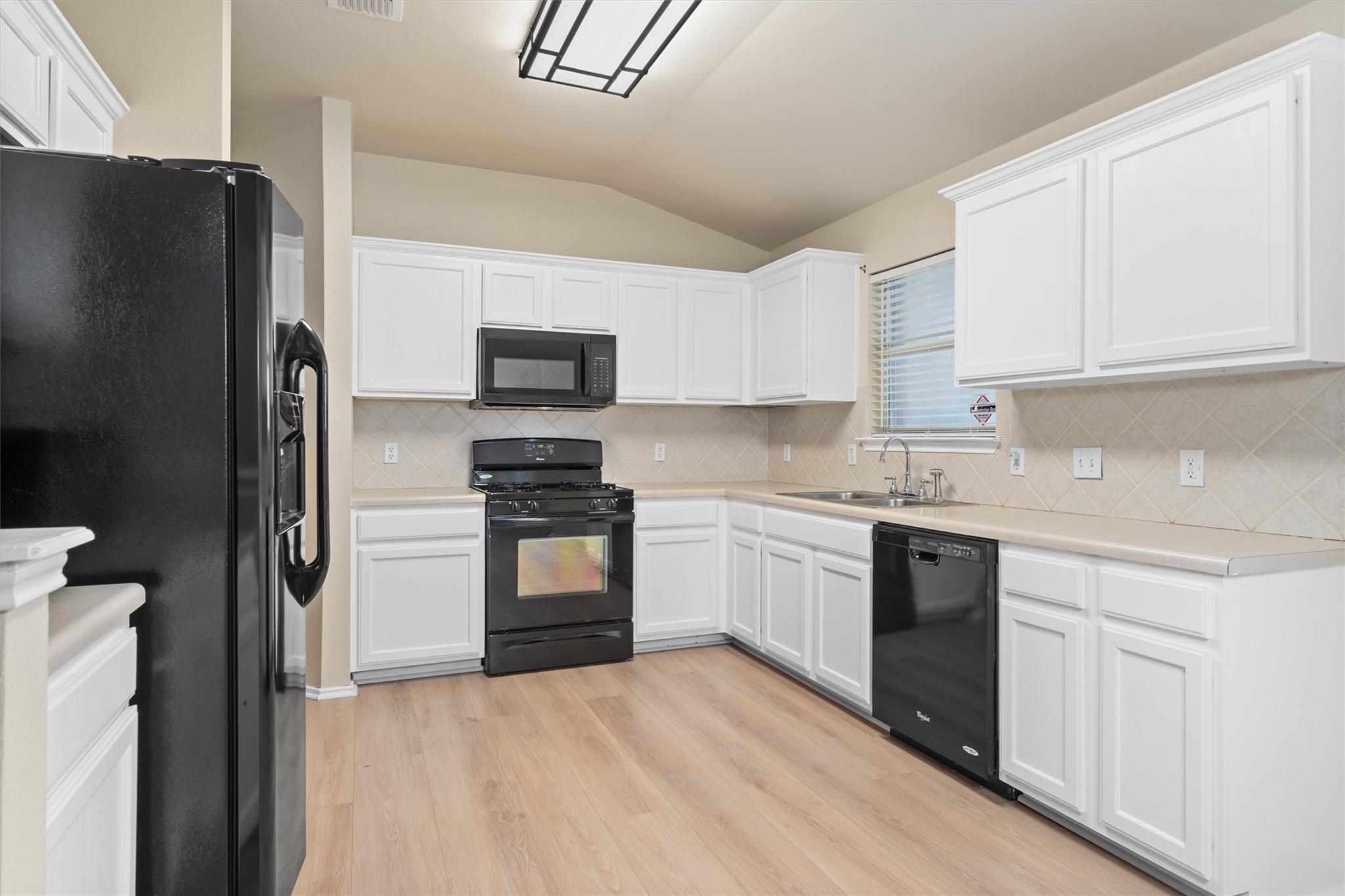 1113 Tudor House Rd, Pflugerville, TX 78660