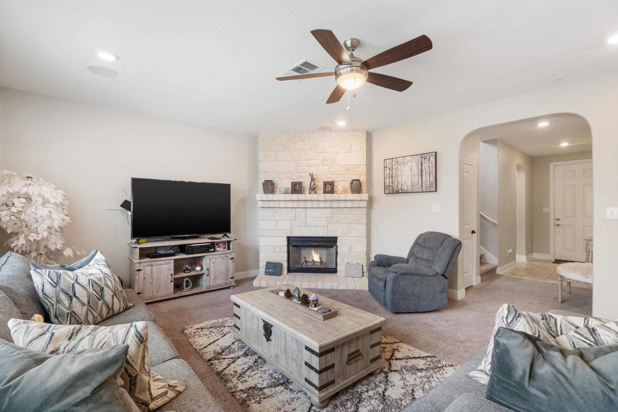 130 McGinnis Trl, Kyle, TX 78640