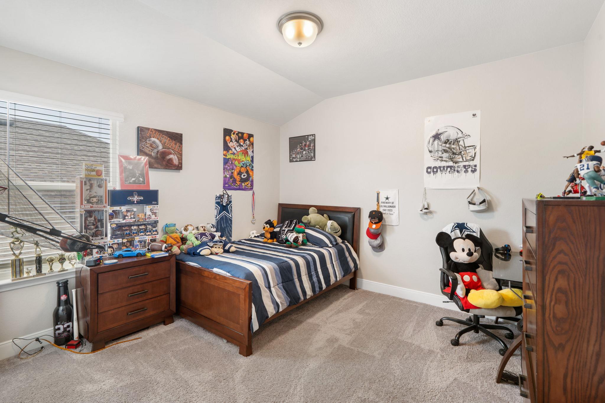 130 McGinnis Trl, Kyle, TX 78640