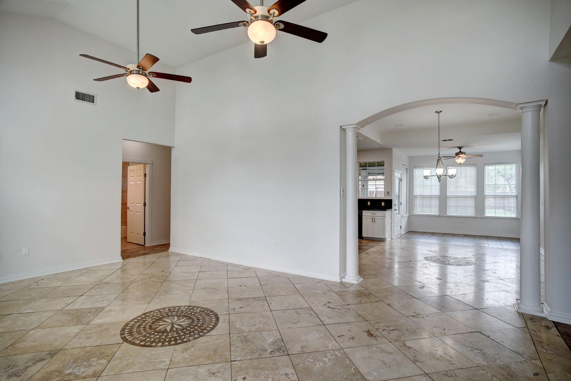 102 W Oak Loop, Cedar Creek, TX 78612