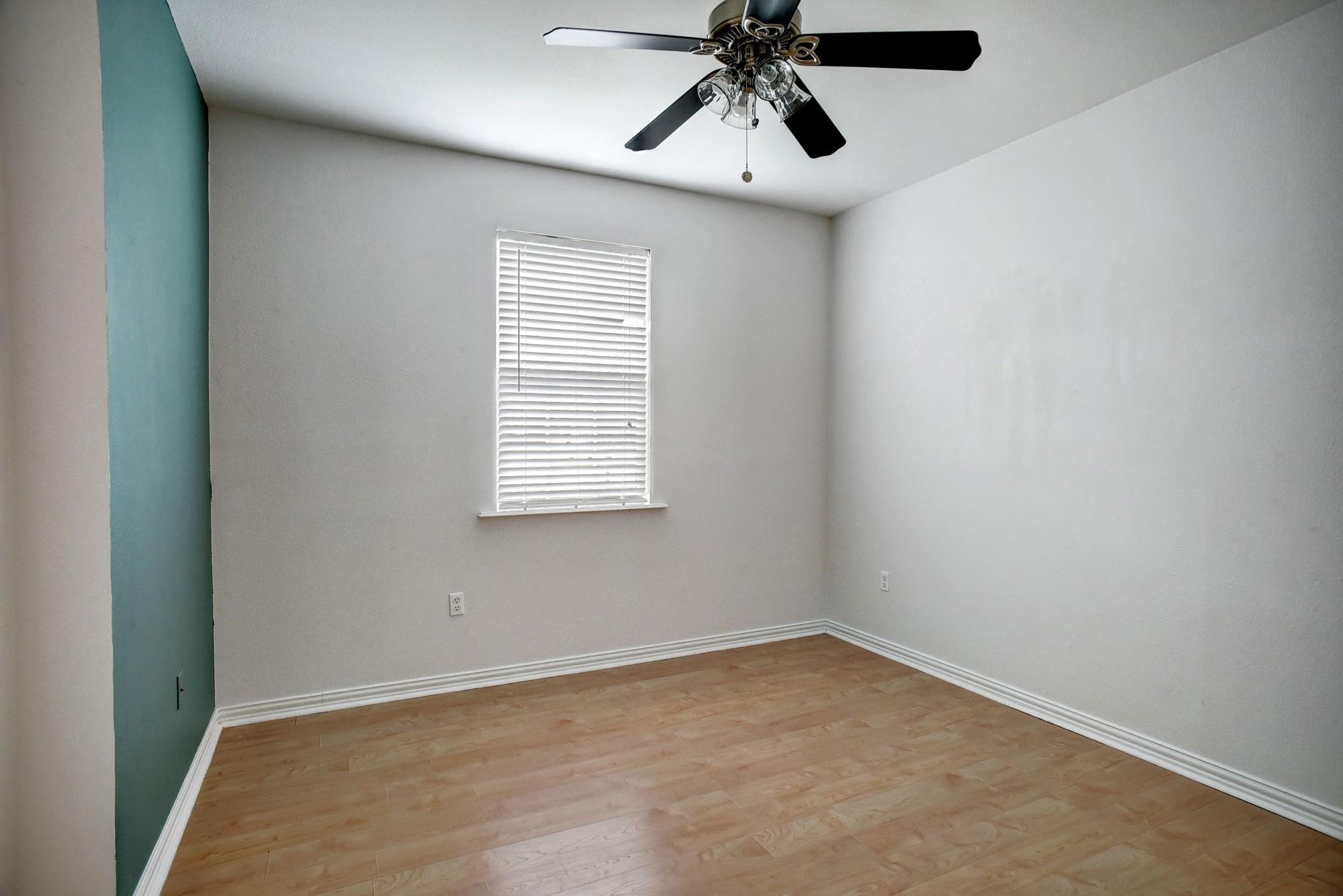 102 W Oak Loop, Cedar Creek, TX 78612