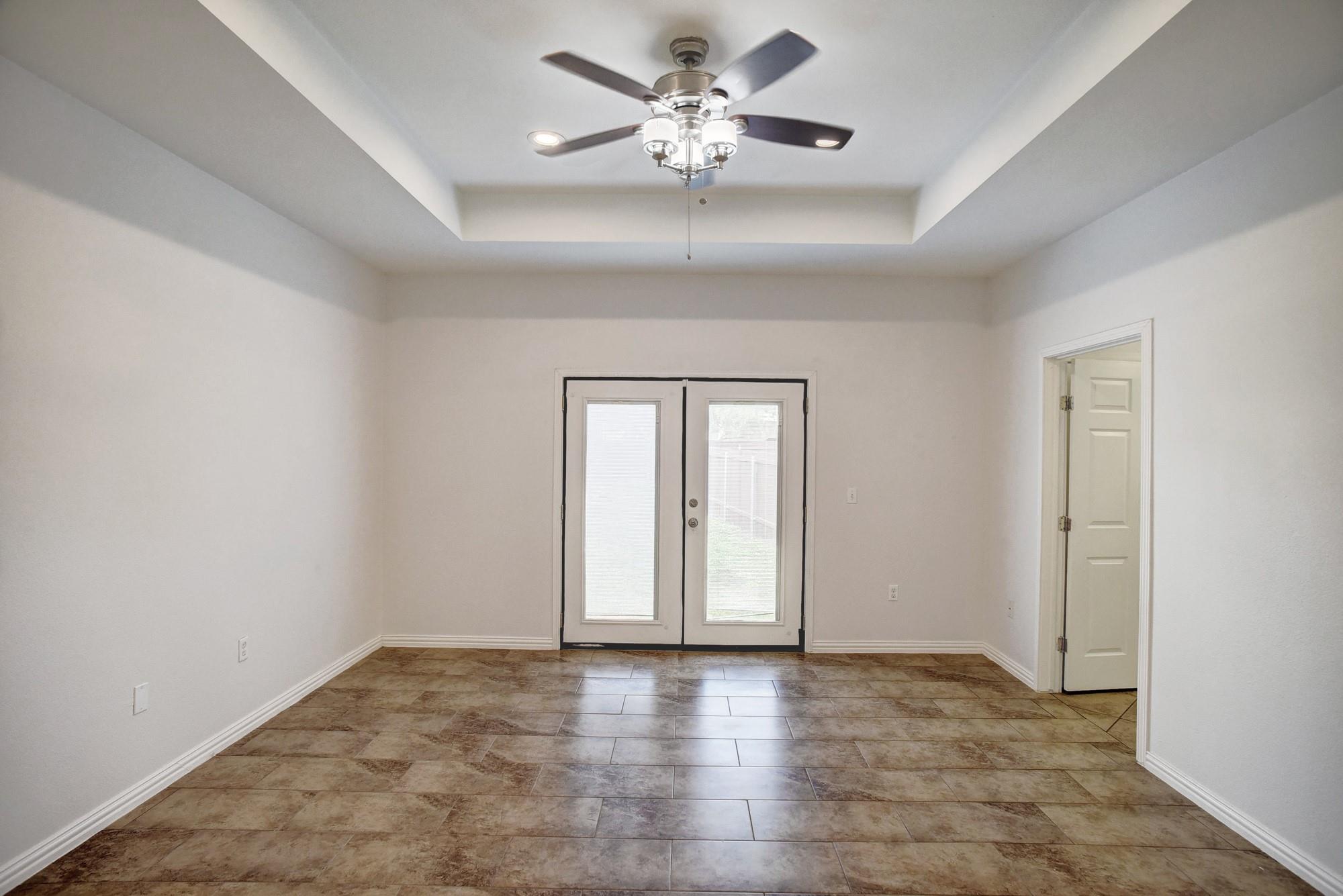 102 W Oak Loop, Cedar Creek, TX 78612