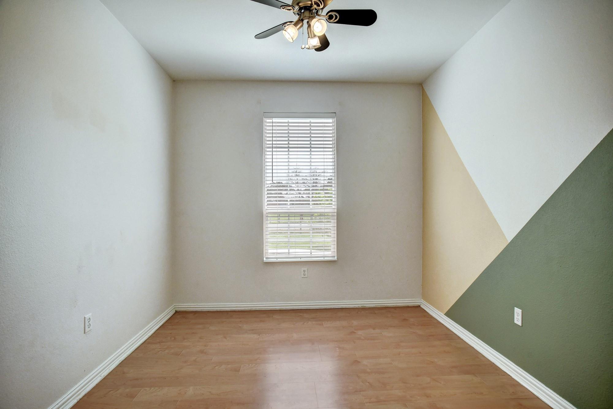 102 W Oak Loop, Cedar Creek, TX 78612