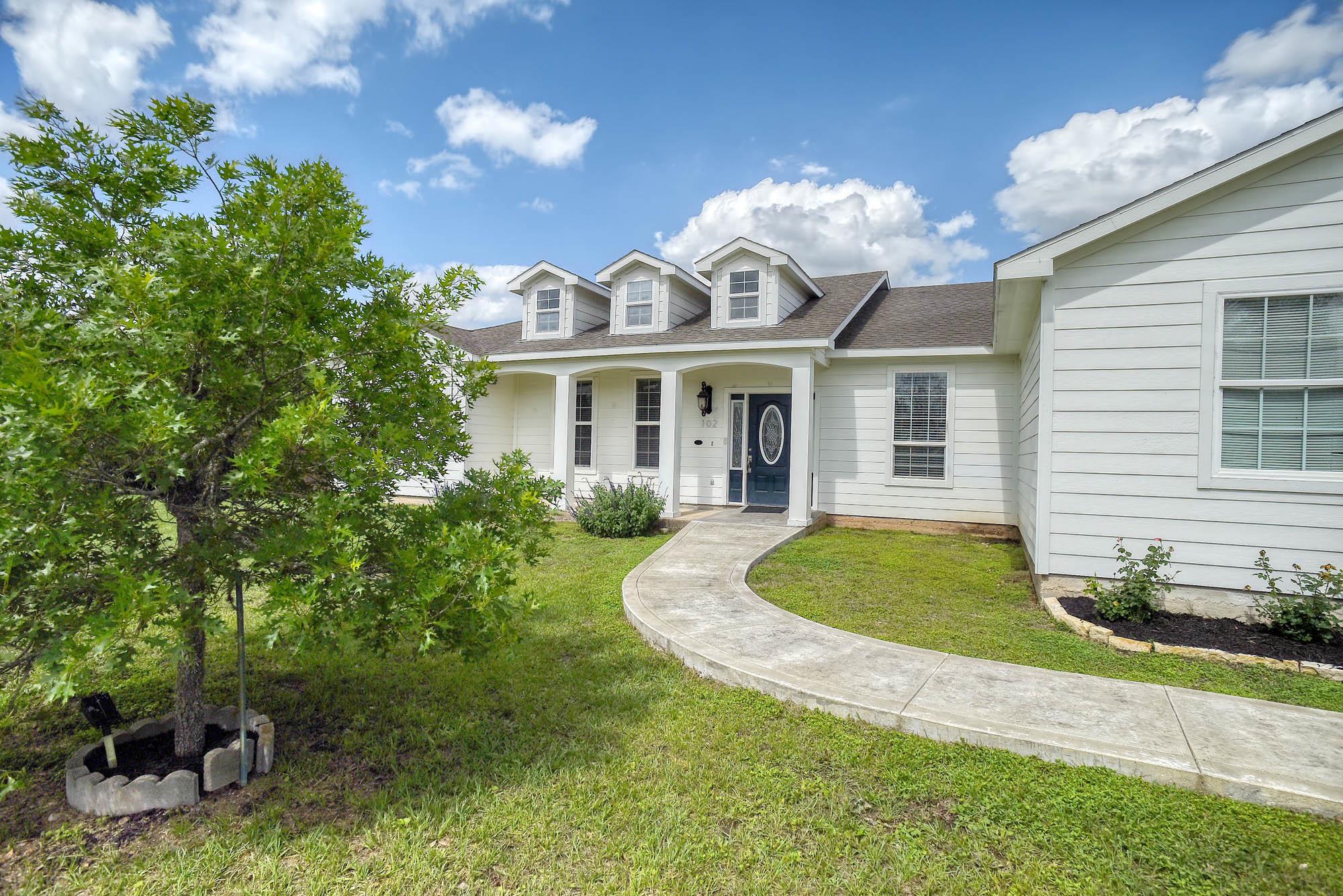 102 W Oak Loop, Cedar Creek, TX 78612