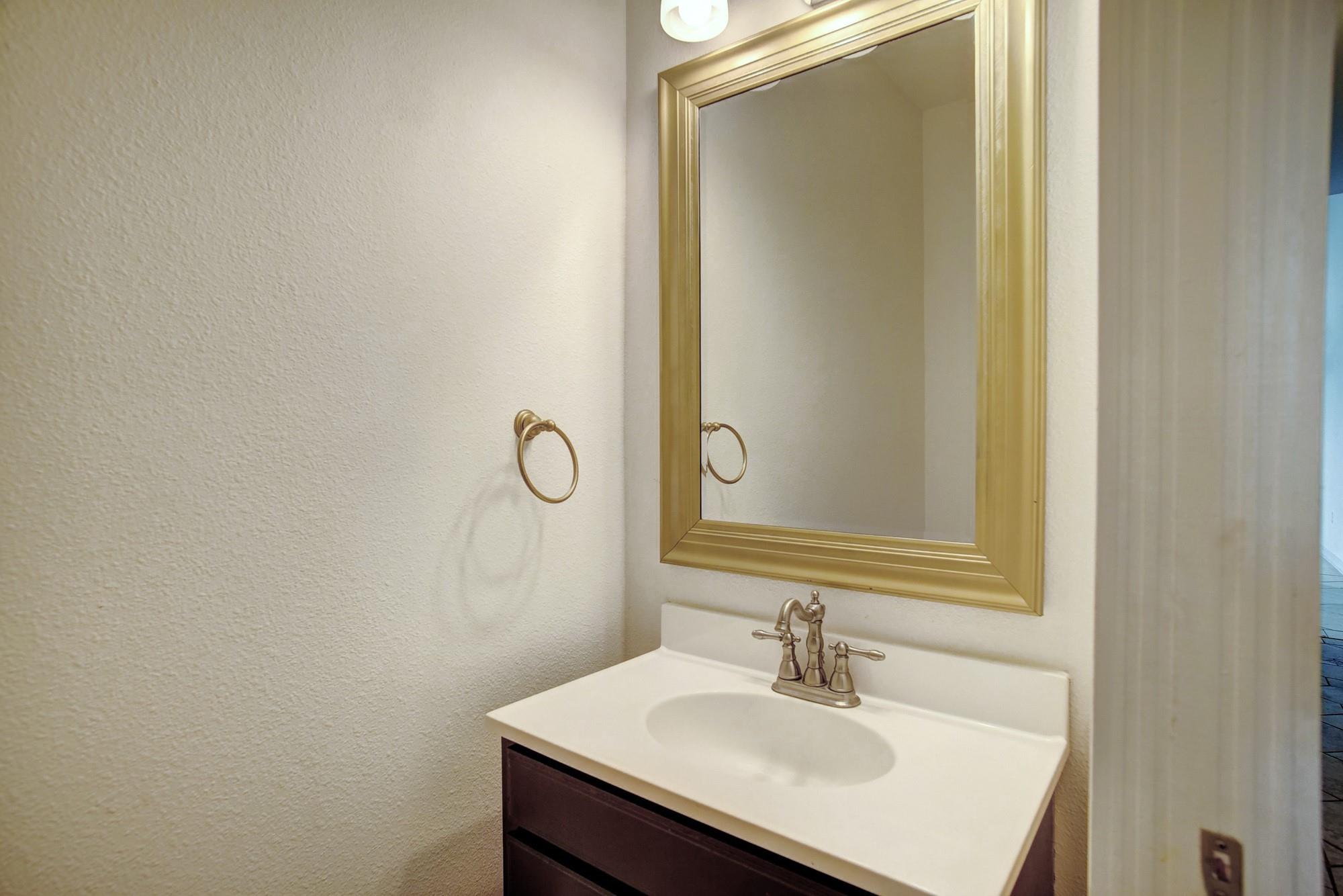 102 W Oak Loop, Cedar Creek, TX 78612