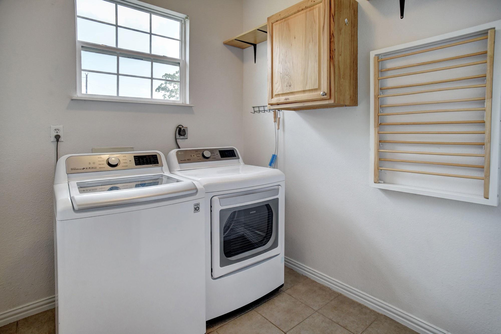 102 W Oak Loop, Cedar Creek, TX 78612