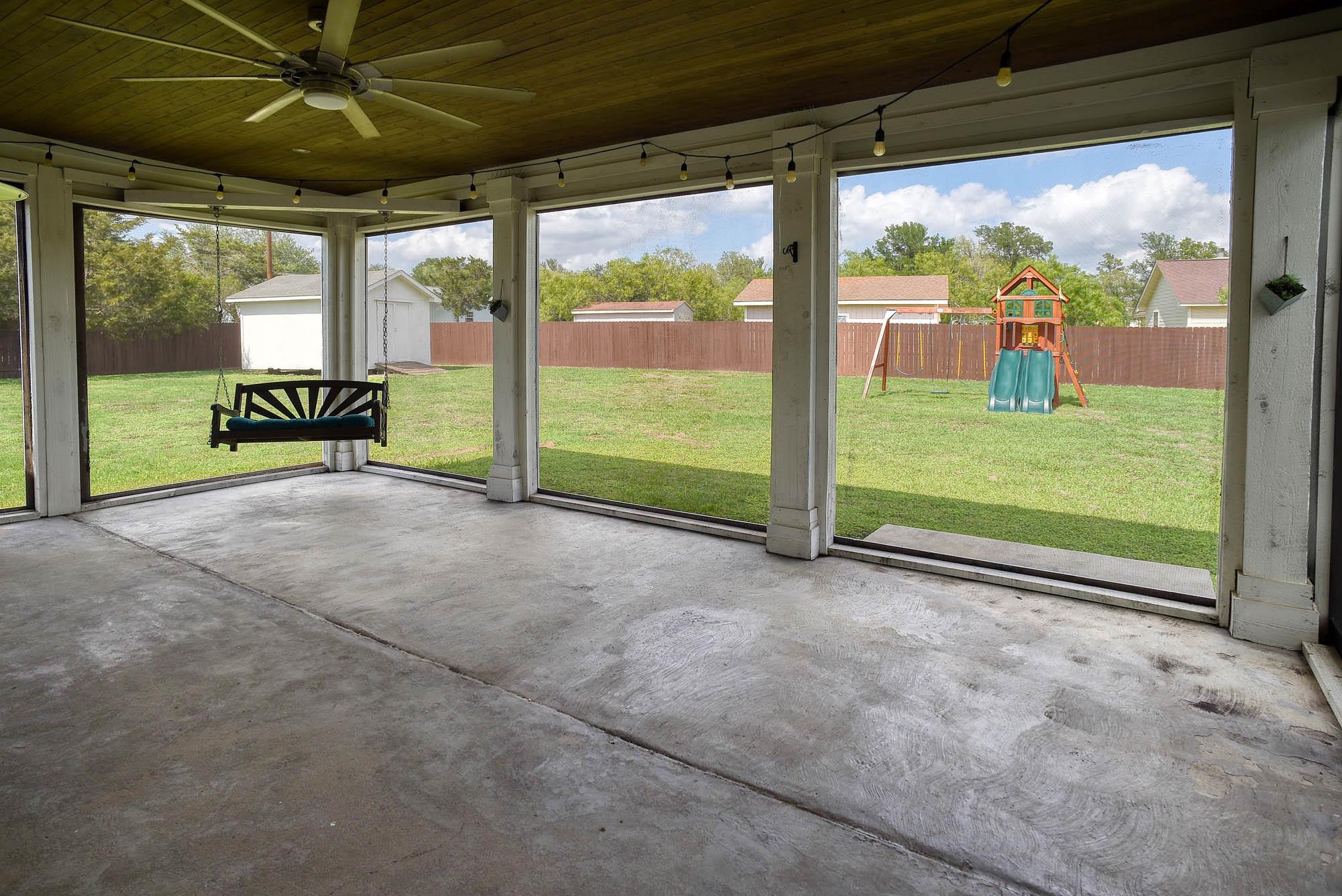 102 W Oak Loop, Cedar Creek, TX 78612