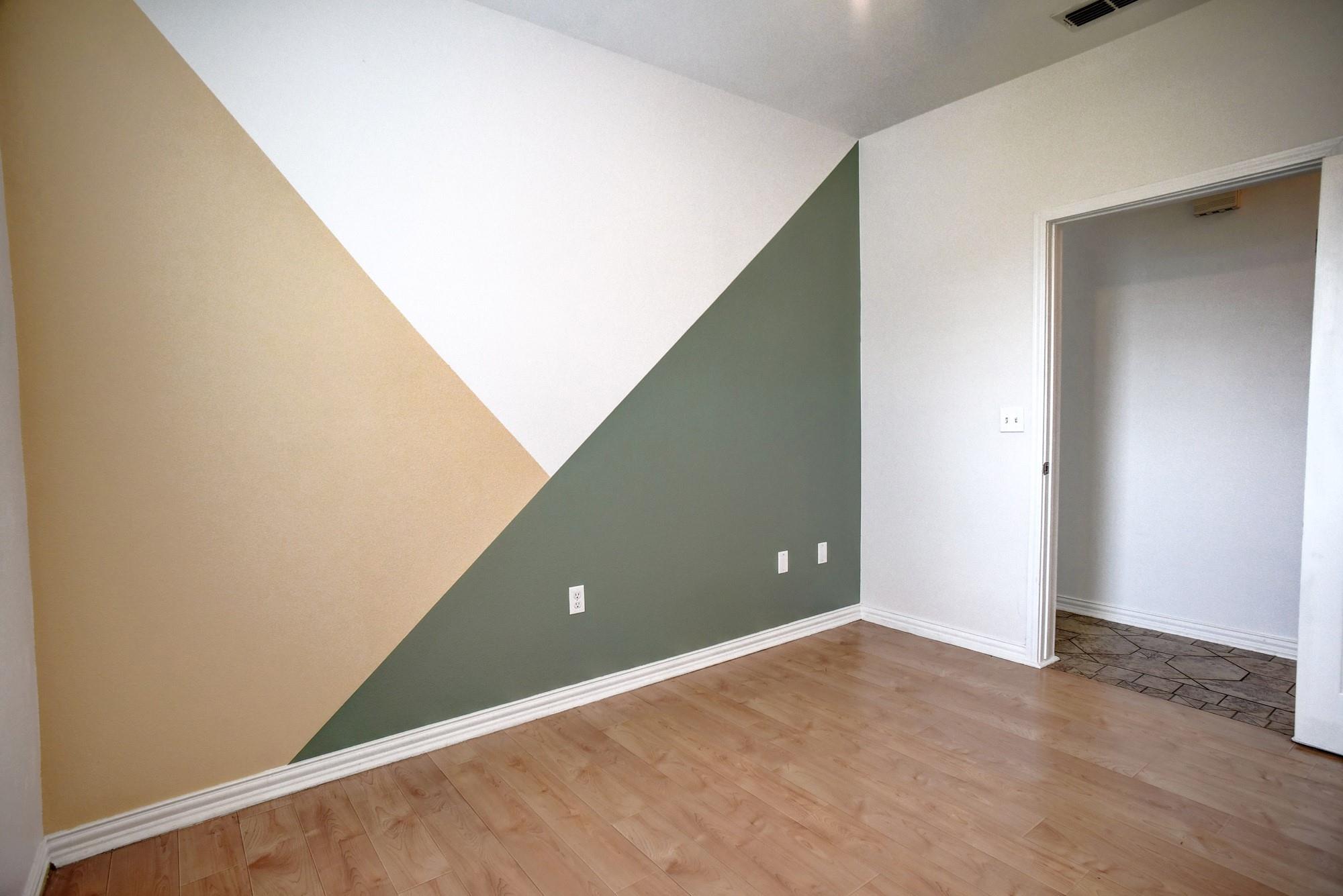 102 W Oak Loop, Cedar Creek, TX 78612