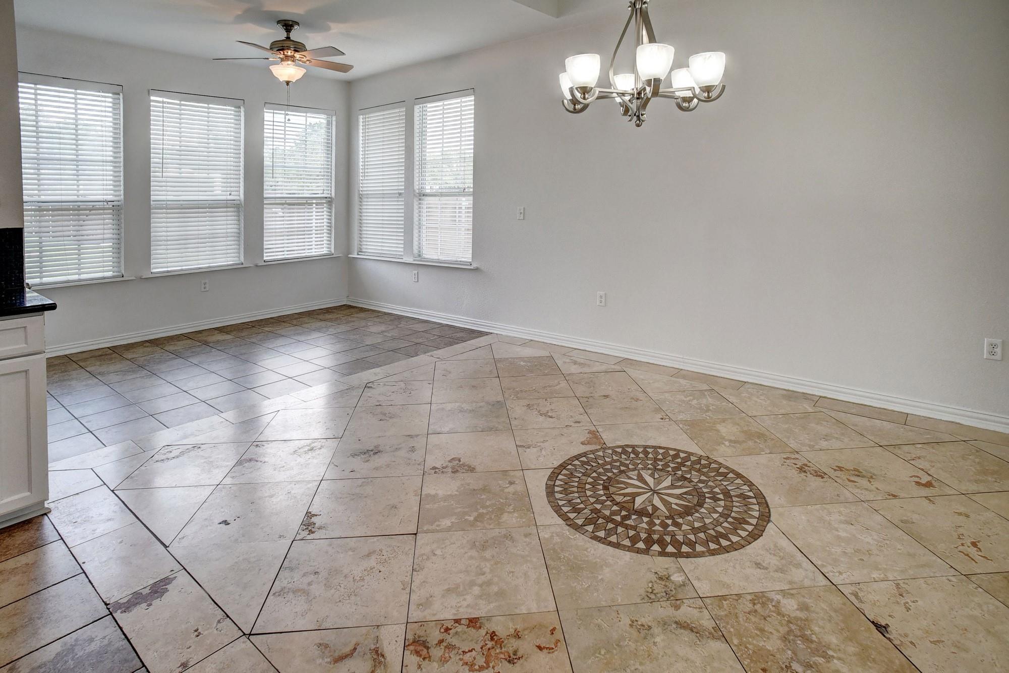 102 W Oak Loop, Cedar Creek, TX 78612