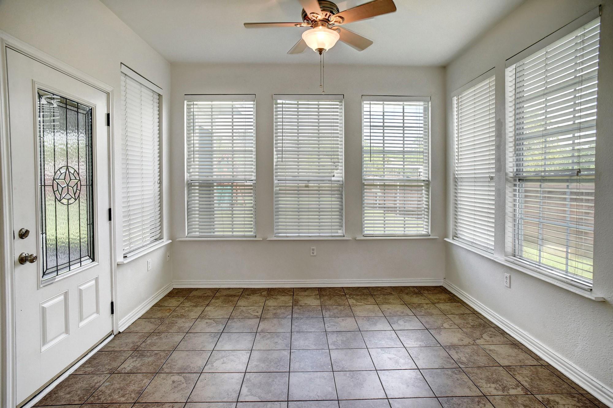 102 W Oak Loop, Cedar Creek, TX 78612