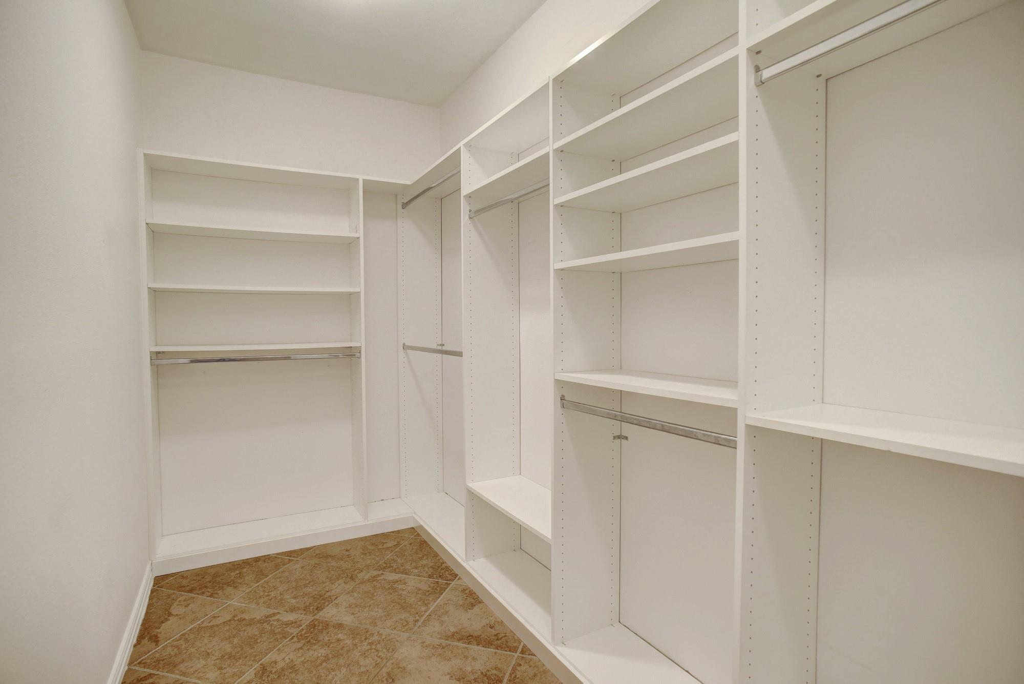 102 W Oak Loop, Cedar Creek, TX 78612