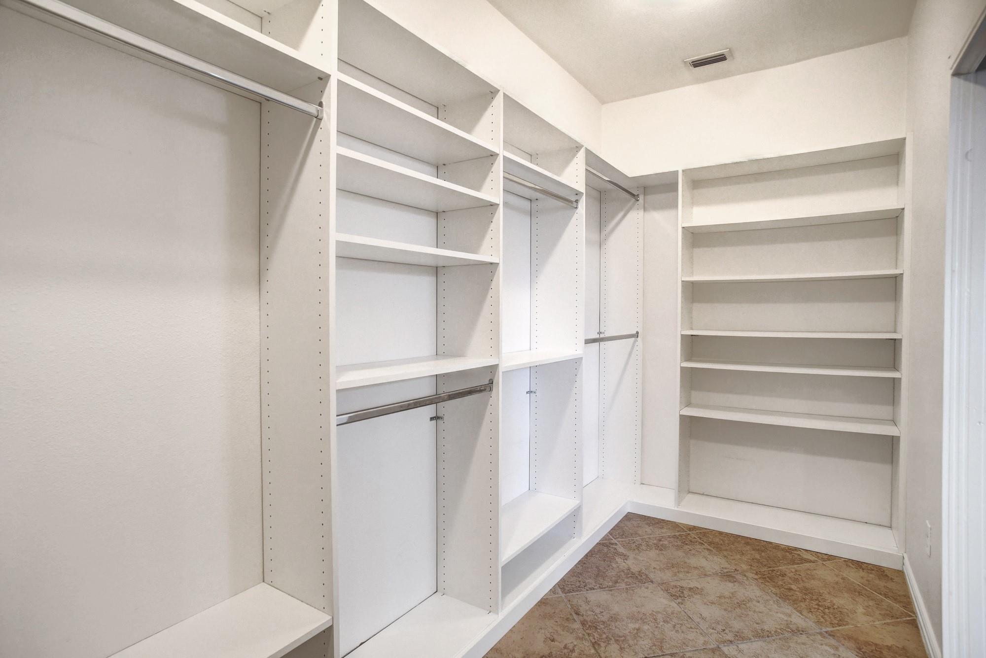 102 W Oak Loop, Cedar Creek, TX 78612