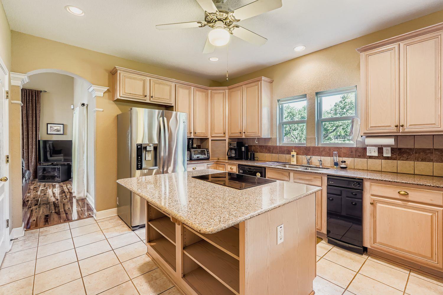 900 Wayside Dr, Wimberley, TX 78676