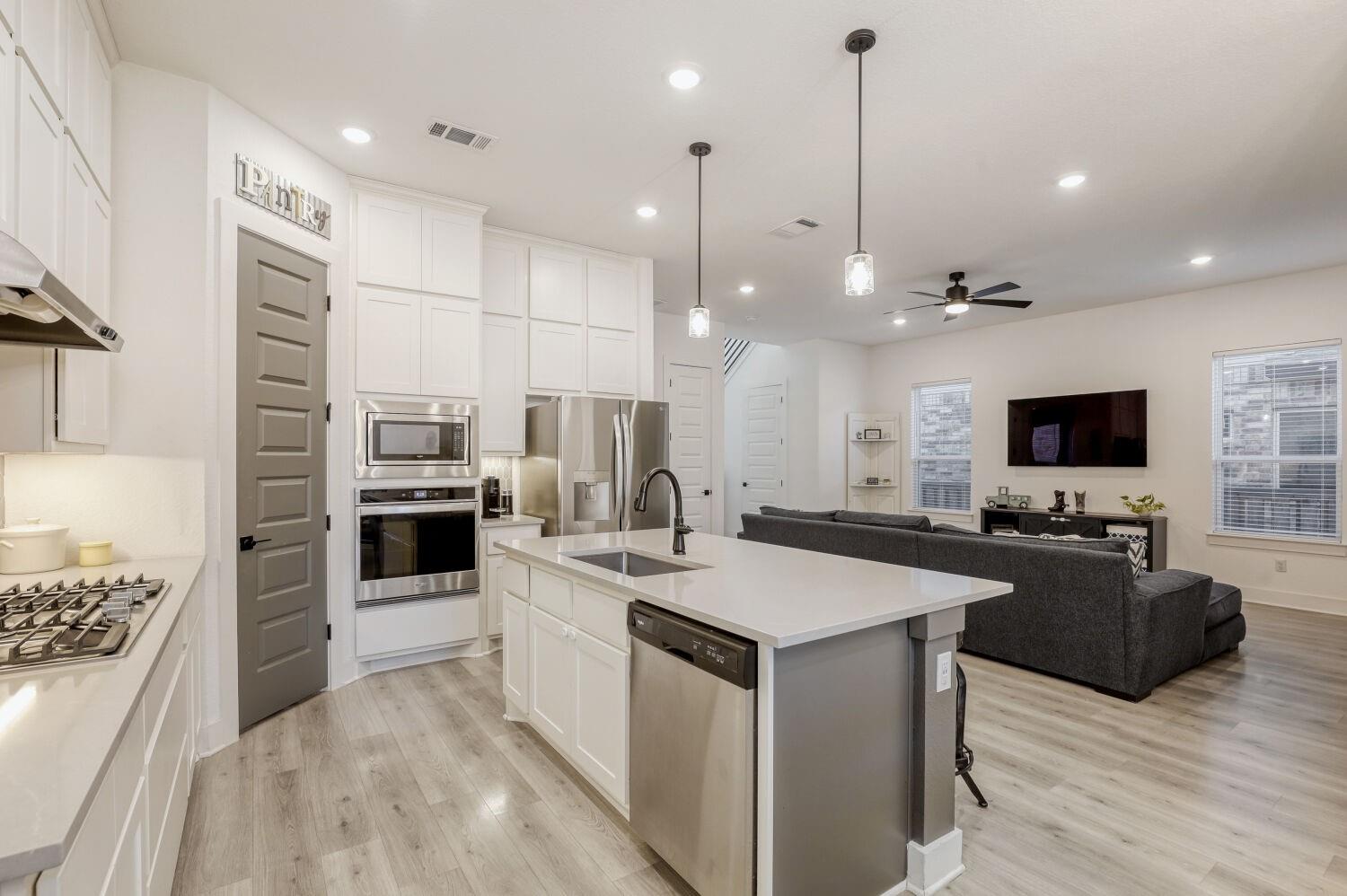 1309 Kneehigh Ln, Georgetown, TX 78633