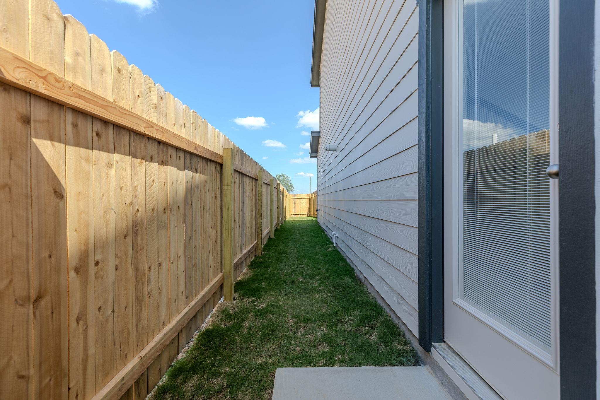 108 Hartson Dr, Taylor, TX 76574