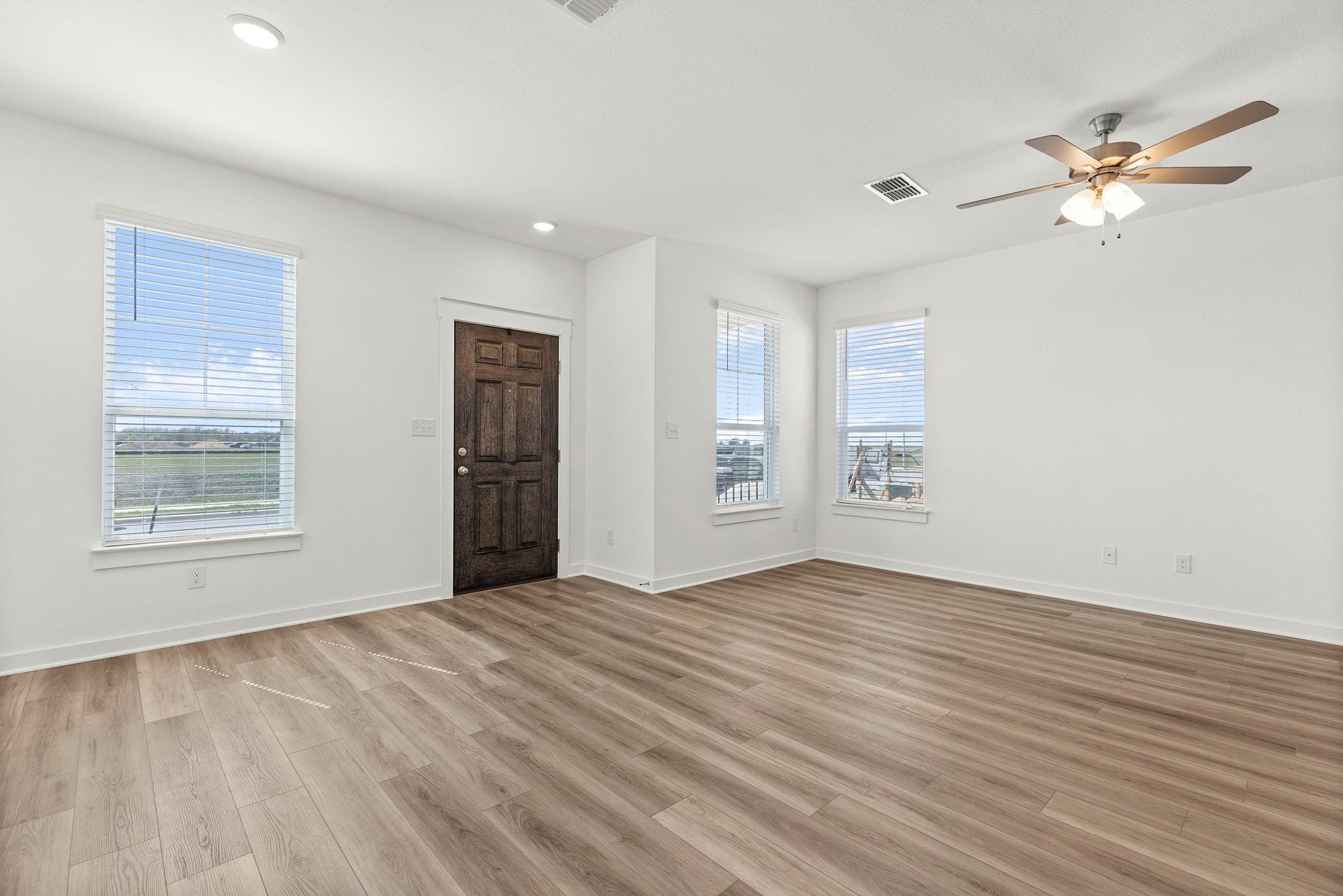 108 Hartson Dr, Taylor, TX 76574