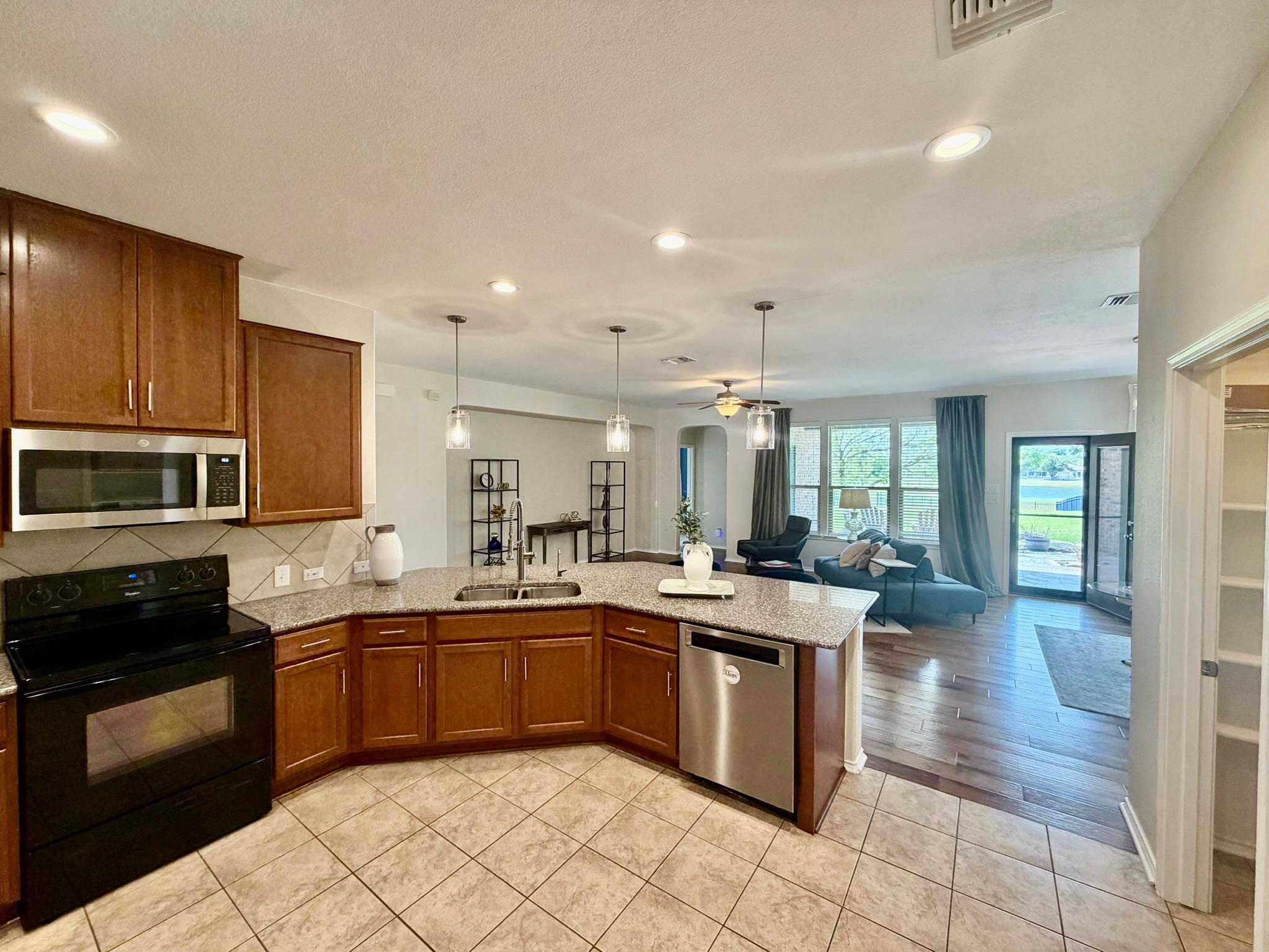 31428 Kingsway Rd, Georgetown, TX 78628
