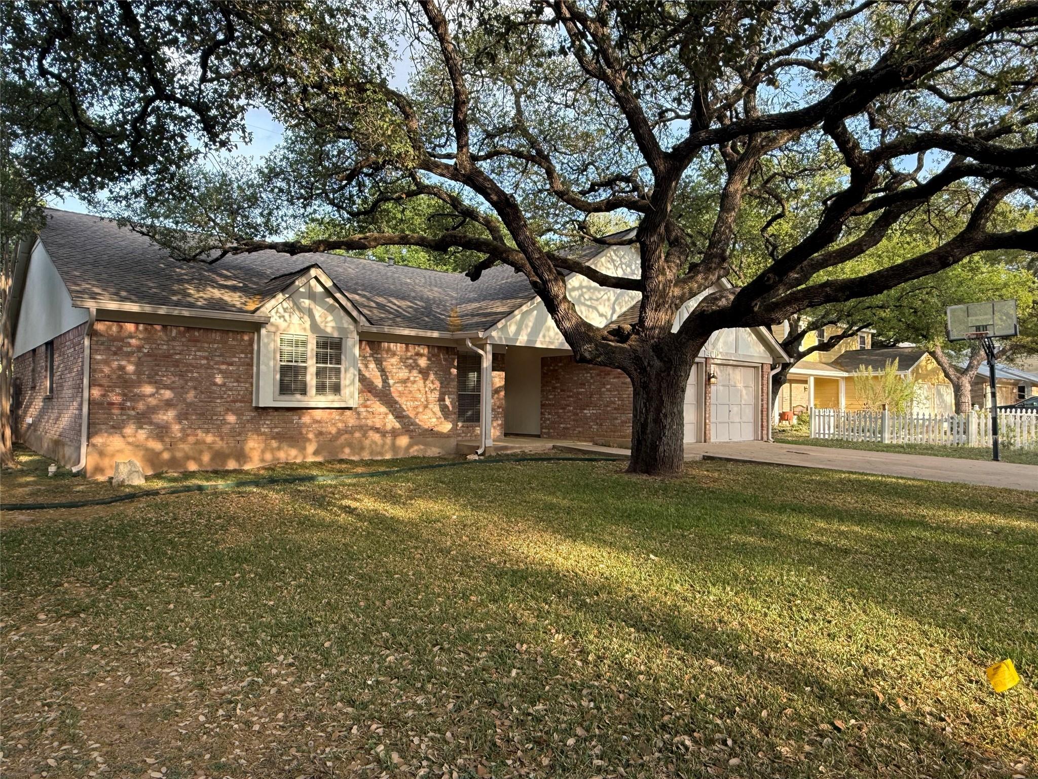 1401 Wood Rock Dr, Round Rock, TX 78681