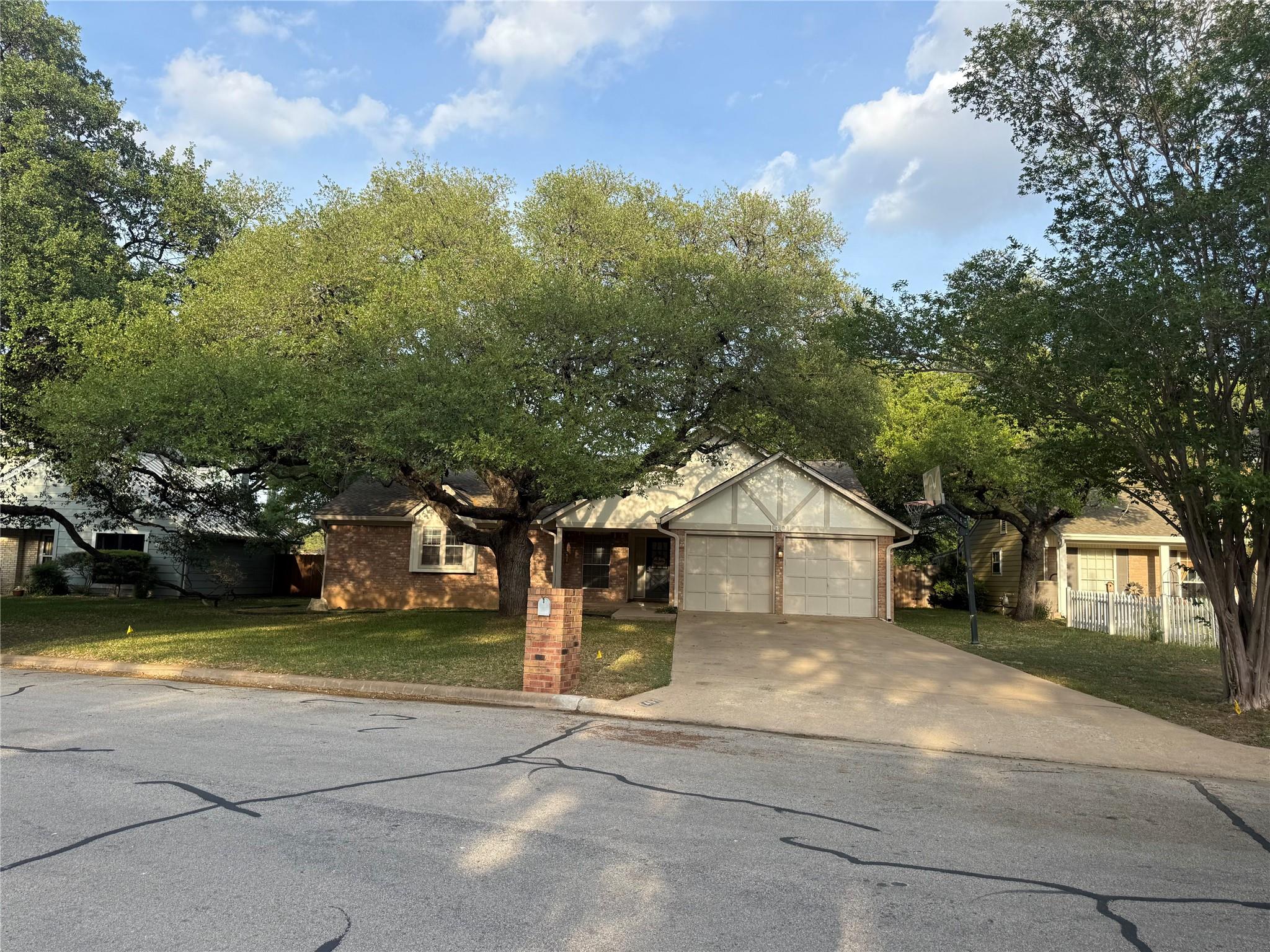 1401 Wood Rock Dr, Round Rock, TX 78681