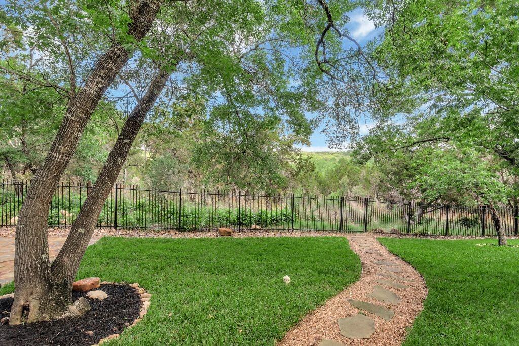 303 Palos Verdes Dr, Lakeway, TX 78734