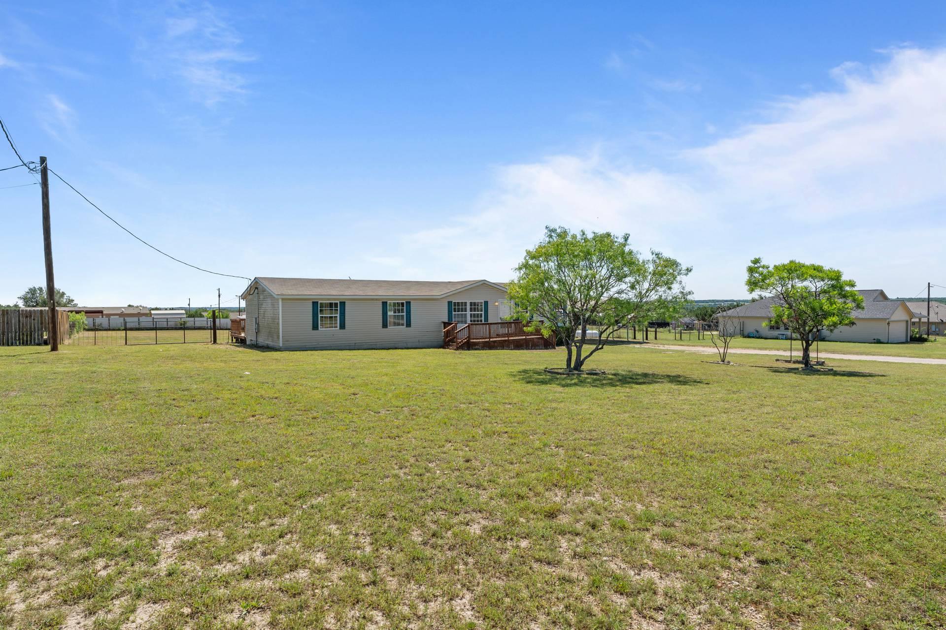 901 Thousand Oaks Trl, Liberty Hill, TX 78642